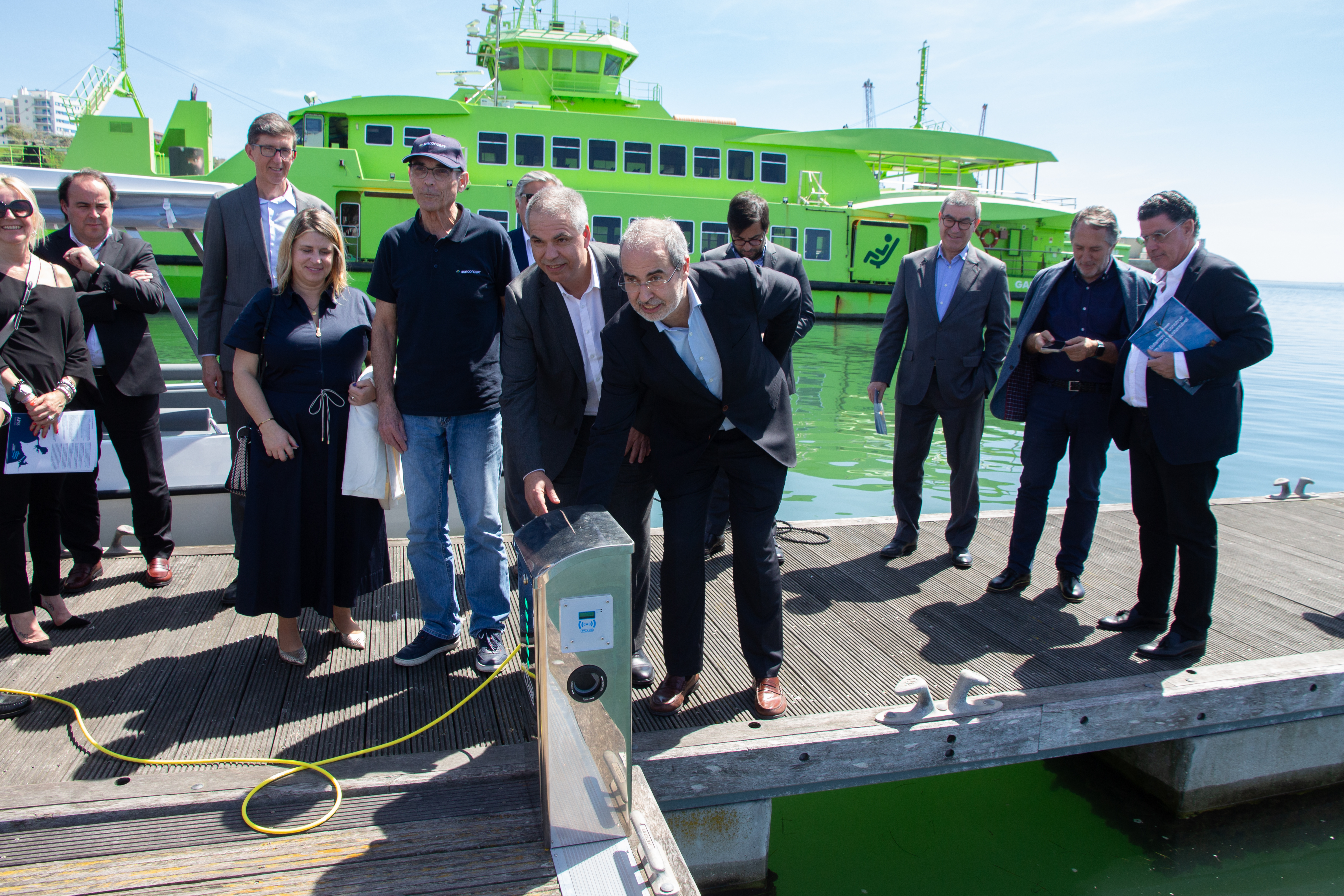 Inaugurado posto de carregamento para barcos elétricos de recreio